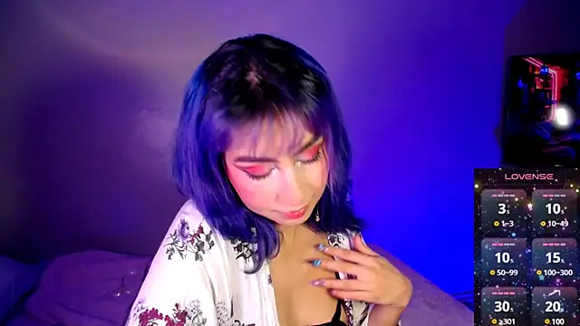 Cinamoonn online show from December 2024 07:28:01 PM