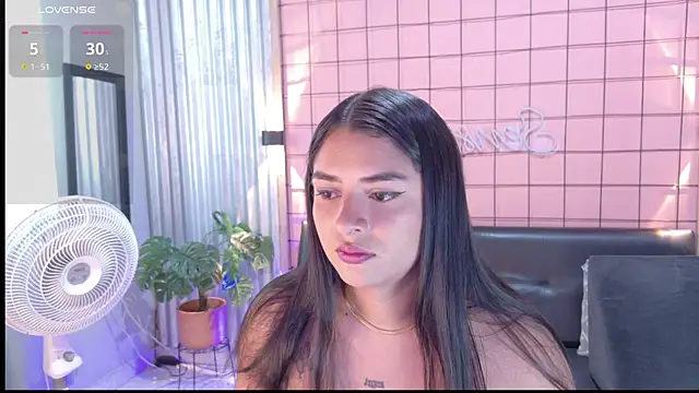 mensia hernandz online show from October 2025 01:30:01 PM