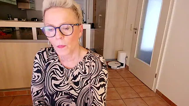 German Milf online show from January 2025 01:52:02 PM