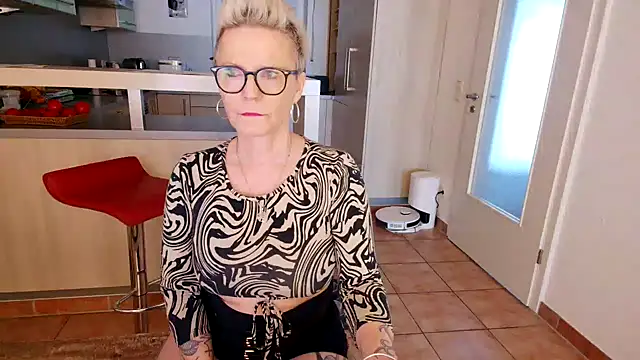 German Milf online show from January 2025 01:39:01 PM