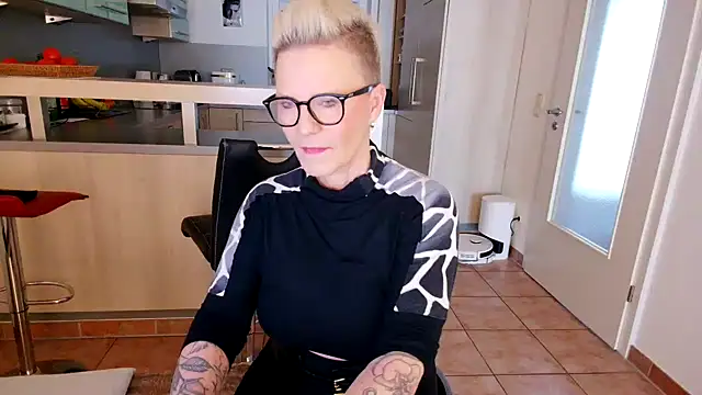 German Milf online show from January 2025 01:36:01 PM