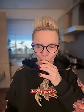 German Milf online show from January 2025 09:46:01 AM