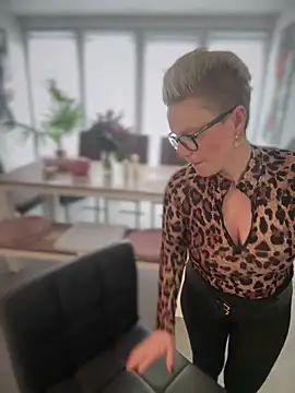 German Milf online show from February 2025 01:59:01 PM