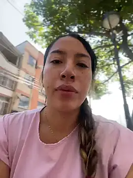 Snapshot of daniela_henao chatting on May 2026 03:06:01 PM daniela henao online show from May 2026 03:06:01 PM