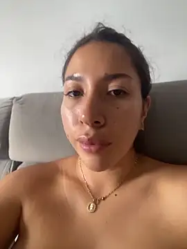 Snapshot of daniela_henao chatting on May 2026 09:44:01 PM daniela henao online show from May 2026 09:44:01 PM