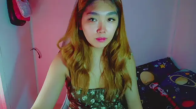 TR4NSCUTI3 online show from December 2024 08:18:02 PM