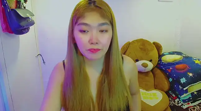 TR4NSCUTI3 online show from February 2025 06:42:02 PM