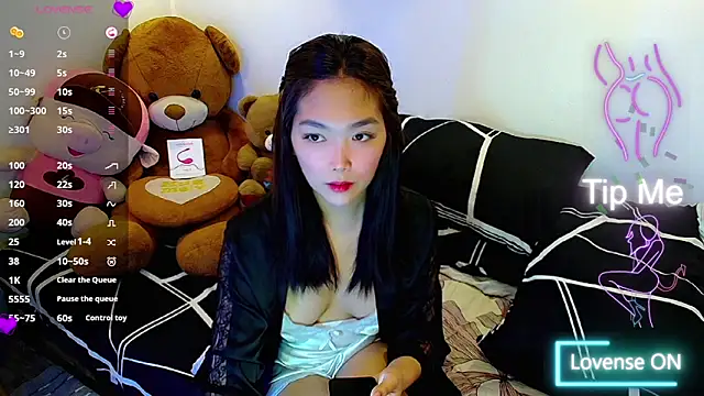 TR4NSCUTI3 online show from January 2026 09:08:01 PM