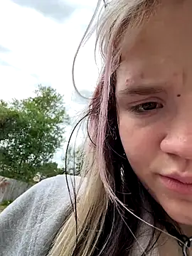 Snapshot of Cutiepiespanks chatting on October 2025 07:11:01 PM Cutiepiespanks online show from October 2025 07:11:01 PM