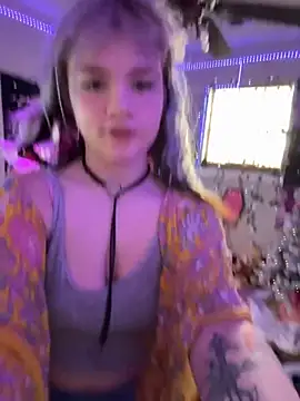 Snapshot of Cutiepiespanks chatting on November 2025 08:20:01 PM Cutiepiespanks online show from November 2025 08:20:01 PM