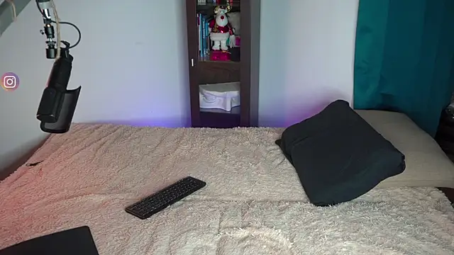 Snapshot of VIktorSecret chatting on December 2024 01:39:02 PM VIktorSecret online show from December 2024 01:39:02 PM