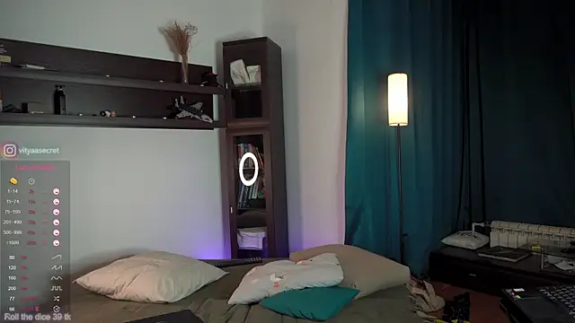 Snapshot of VIktorSecret chatting on October 2025 04:13:02 AM VIktorSecret online show from October 2025 04:13:02 AM