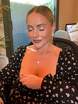 EmaSalis online show from September 2025 09:24:01 AM