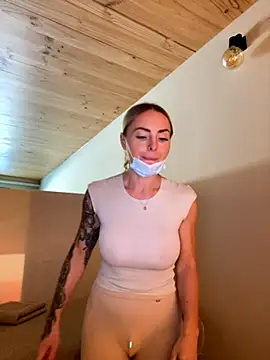 EmaSalis online show from October 2025 10:51:01 AM