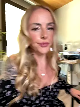 EmaSalis online show from November 2025 12:15:01 PM