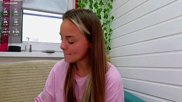 Misss Vikk online show from October 2025 06:47:01 AM