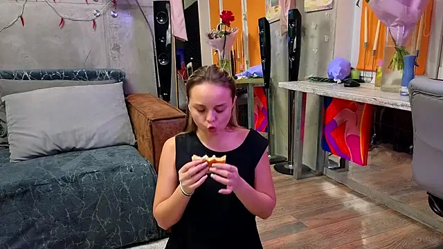 Misss Vikk online show from November 2025 02:45:02 PM