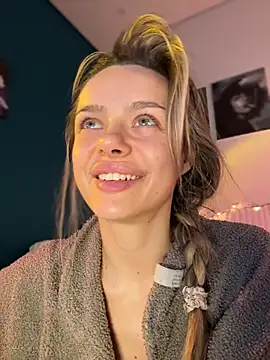 Snapshot of Kylie_Desire chatting on November 2025 02:58:01 AM Kylie Desire online show from November 2025 02:58:01 AM