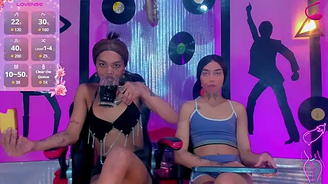 nickyminach  online show from October 2025 07:11:01 PM