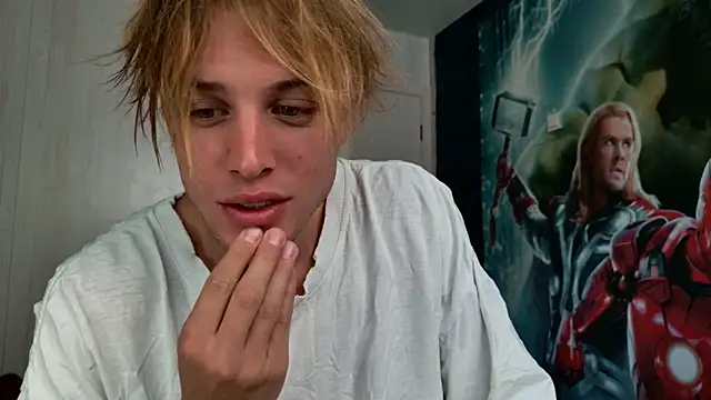 Snapshot of Cryptikov chatting on June 2026 01:54:01 AM Cryptikov online show from June 2026 01:54:01 AM