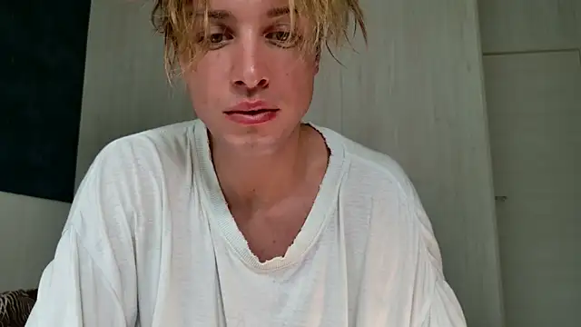 Snapshot of Cryptikov chatting on July 2026 01:45:02 AM Cryptikov online show from July 2026 01:45:02 AM