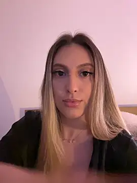 Snapshot of Eva_Ryen chatting on October 2025 04:07:02 PM Eva Ryen online show from October 2025 04:07:02 PM