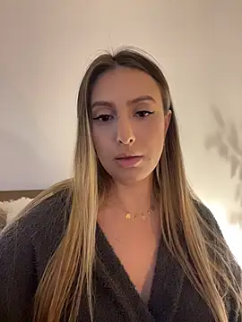 Snapshot of Eva_Ryen chatting on December 2025 04:35:01 PM Eva Ryen online show from December 2025 04:35:01 PM