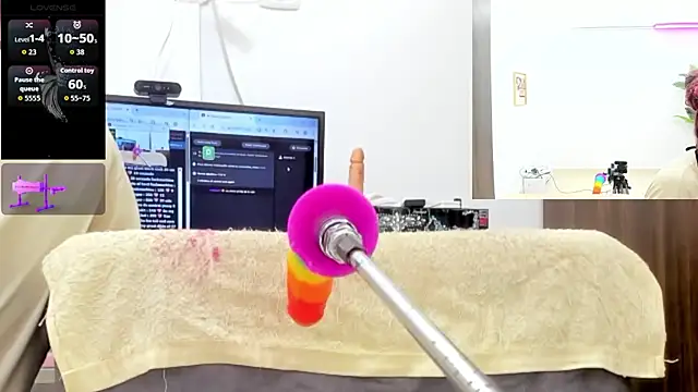 Paulina Davis  online show from January 2026 10:02:02 PM