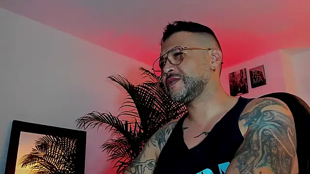 MrFrank tattoo online show from December 2024 02:44:02 AM