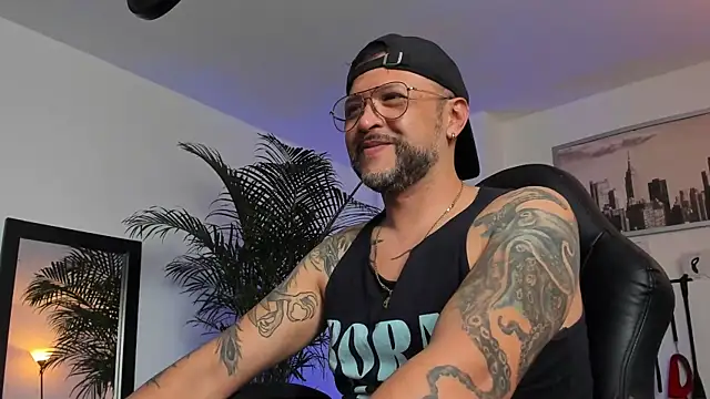 MrFrank tattoo online show from January 2025 04:08:02 PM