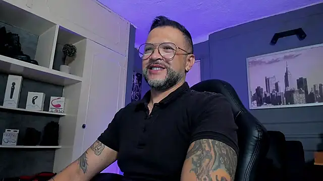 MrFrank tattoo online show from October 2025 10:17:01 PM