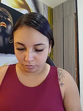 Snapshot of LizzRouse chatting on April 2026 08:34:01 PM LizzRouse online show from April 2026 08:34:01 PM