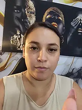 Snapshot of LizzRouse chatting on May 2026 09:35:02 PM LizzRouse online show from May 2026 09:35:02 PM