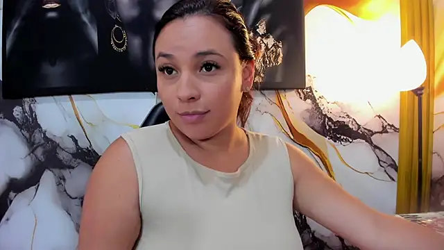 Snapshot of LizzRouse chatting on June 2026 09:28:02 PM LizzRouse online show from June 2026 09:28:02 PM