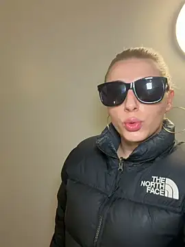 Strongqueen online show from December 2025 04:58:02 PM