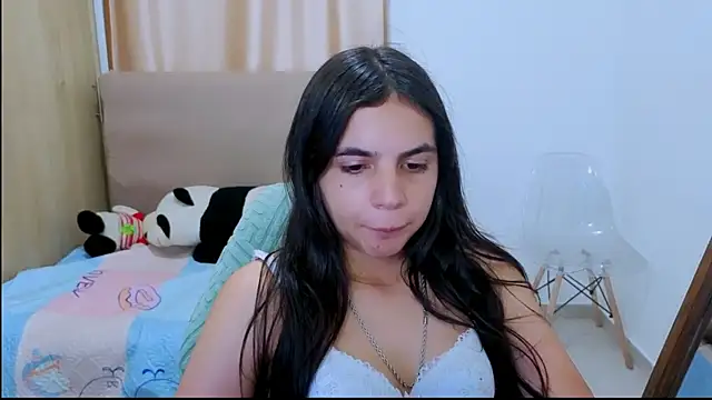 Snapshot of _elenna chatting on May 2026 05:17:02 PM elenna online show from May 2026 05:17:02 PM