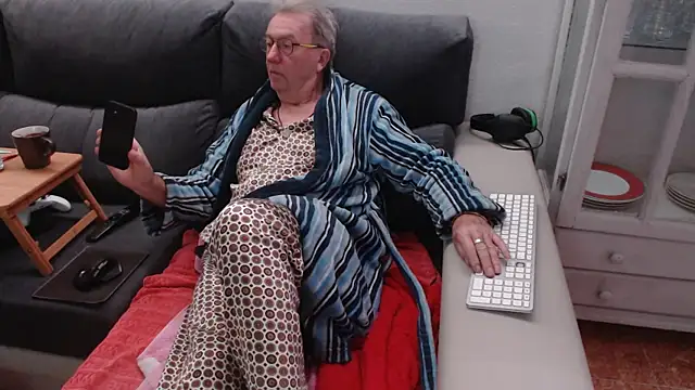 Nudelschwanz online show from February 2025 04:52:02 AM