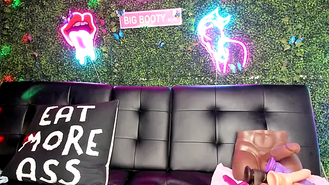 ThickAssRena online show from December 2024 07:47:01 AM