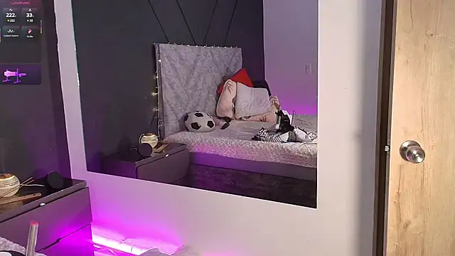 emmajohnss online show from February 2025 06:56:02 AM