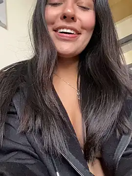 Snapshot of DaphneUwu chatting on December 2024 08:26:02 PM DaphneUwu online show from December 2024 08:26:02 PM