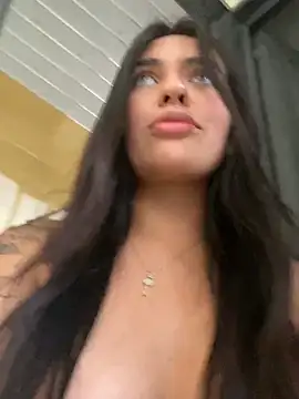 Snapshot of DaphneUwu chatting on January 2025 07:28:02 PM DaphneUwu online show from January 2025 07:28:02 PM