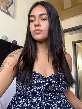 Snapshot of DaphneUwu chatting on January 2025 04:19:01 PM DaphneUwu online show from January 2025 04:19:01 PM