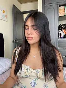 Snapshot of DaphneUwu chatting on February 2025 03:05:01 PM DaphneUwu online show from February 2025 03:05:01 PM