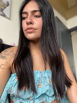 Snapshot of DaphneUwu chatting on February 2025 08:33:01 PM DaphneUwu online show from February 2025 08:33:01 PM