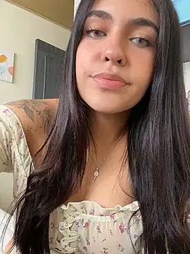 Snapshot of DaphneUwu chatting on February 2025 02:21:01 PM DaphneUwu online show from February 2025 02:21:01 PM