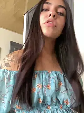 Snapshot of DaphneUwu chatting on March 2025 04:34:02 PM DaphneUwu online show from March 2025 04:34:02 PM