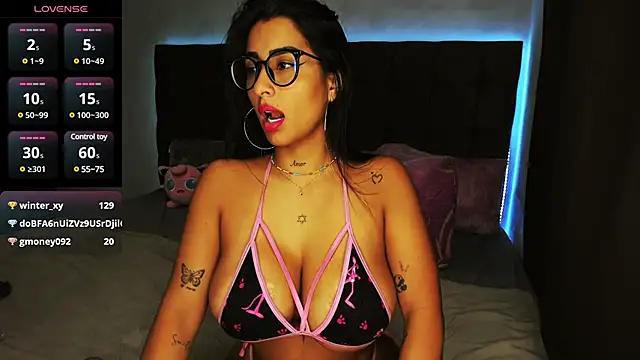 Snapshot of lovely_violet13 chatting on March 2025 05:04:02 PM lovely violet13 online show from March 2025 05:04:02 PM