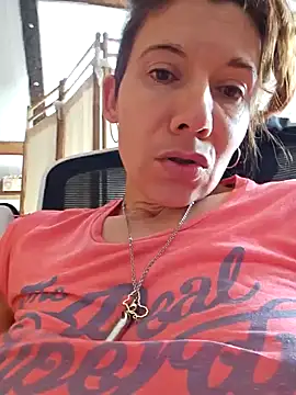 Snapshot of Lina_lou4 chatting on December 2024 04:17:01 PM Lina lou4 online show from December 2024 04:17:01 PM