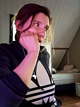 Snapshot of Lina_lou4 chatting on January 2025 03:42:02 PM Lina lou4 online show from January 2025 03:42:02 PM