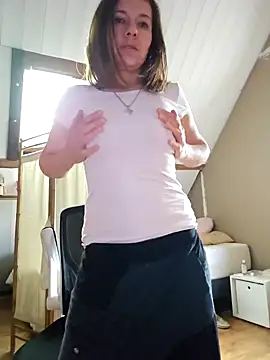 Snapshot of Lina_lou4 chatting on February 2025 09:01:01 AM Lina lou4 online show from February 2025 09:01:01 AM